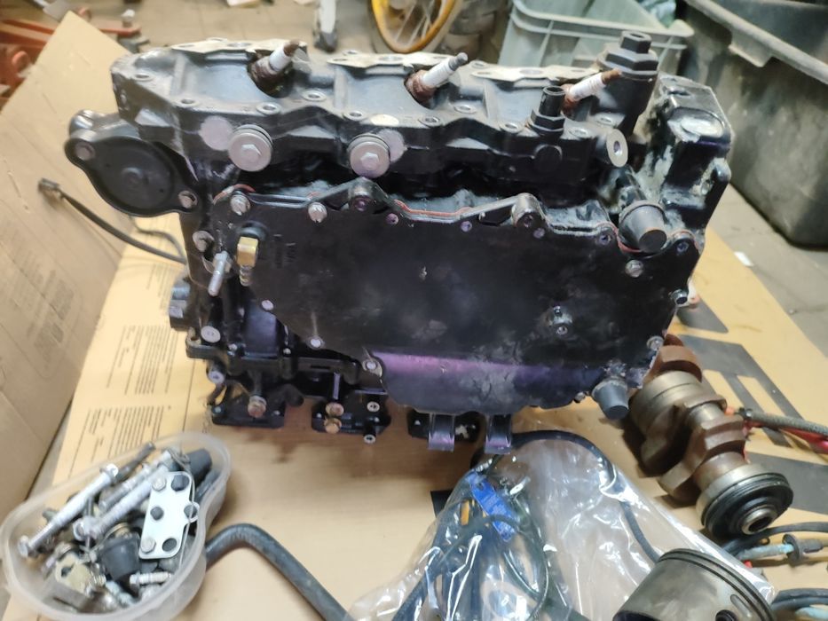 Części głowica blok tłoki alternatorbrp evinrude et 90