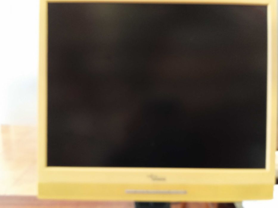 monitor de computador  e teclado