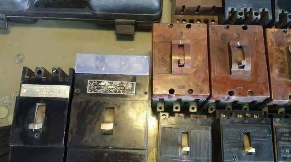 Купую автоматичні вимикачі, пускачі, неліквіди (Дорого)