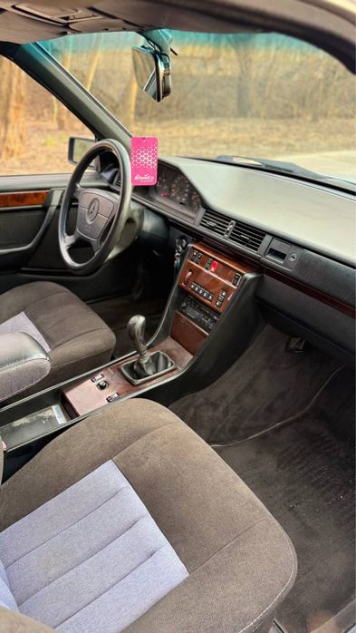 Продам MERCEDES 124