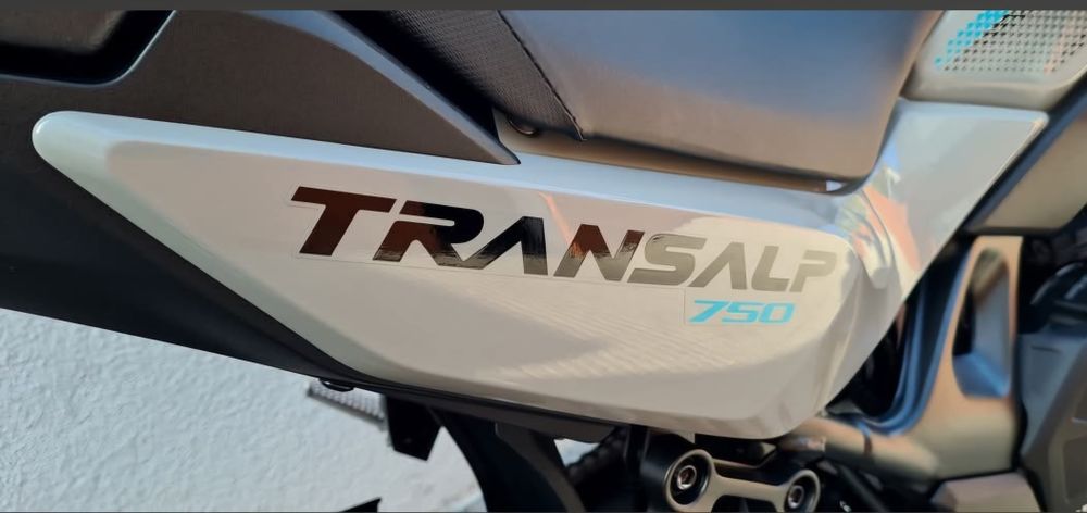 Honda transalp 750 E-Clutch