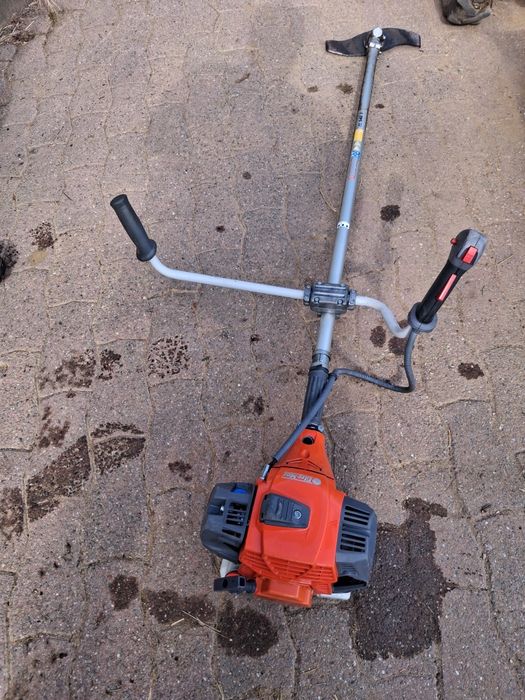 Aluguer motocapinadeira i várias máquinas de jardinagem