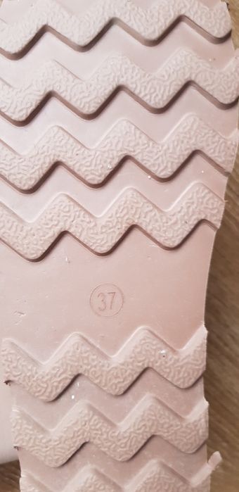 Buty  UGG w rozmiarze 37, makri Deezee