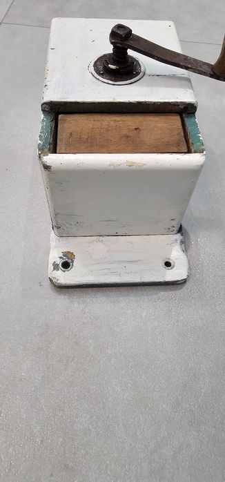 Stary młynek do mielenia kawy