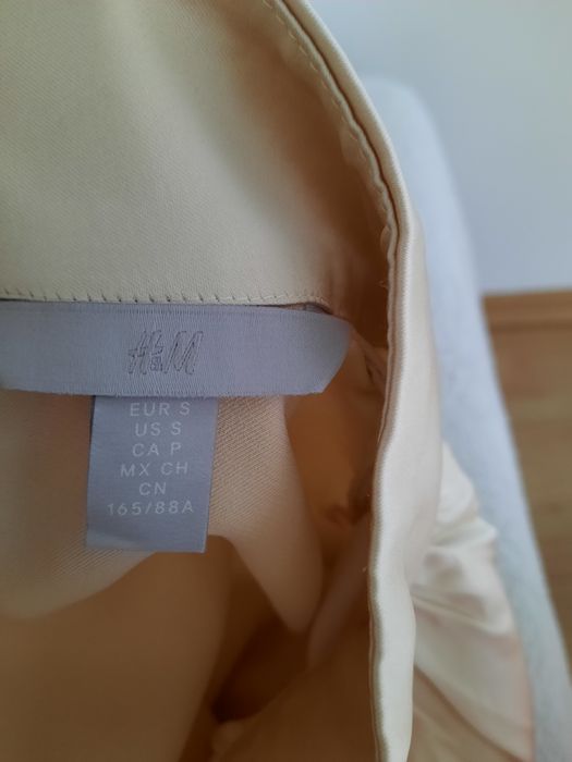 Sukienka satyna beżową H&M