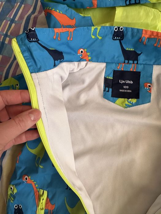 Легенька курточка, вітровка