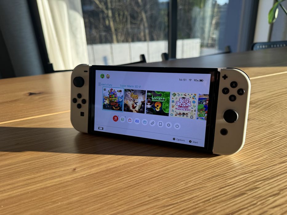 Nintendo Switch Oled + karta 256gb + akcesoria