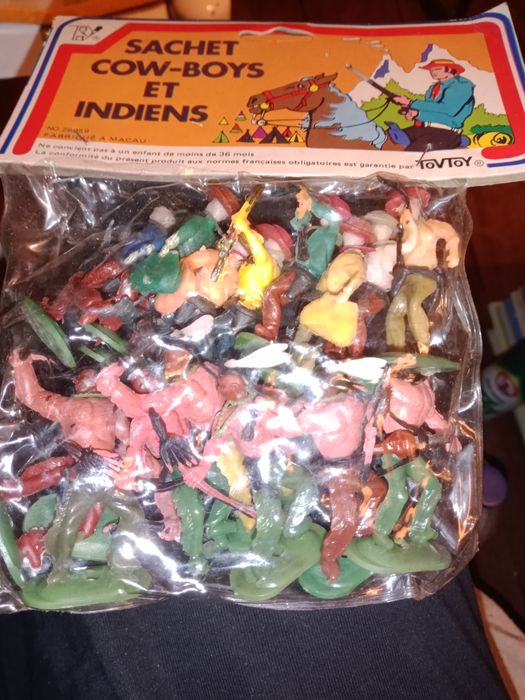 Lote embalagems novas de bonecos cowboys e índios