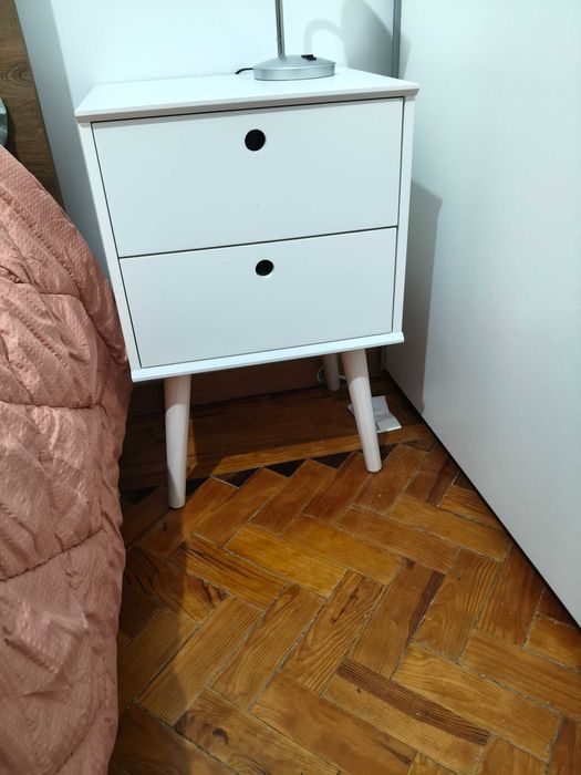 2 mesas de cabeceira quarto