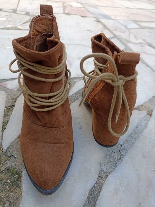 Botas de salto em camurça