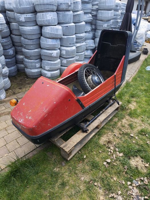 Wózek boczny Velorex 700 Jawa czerwony
