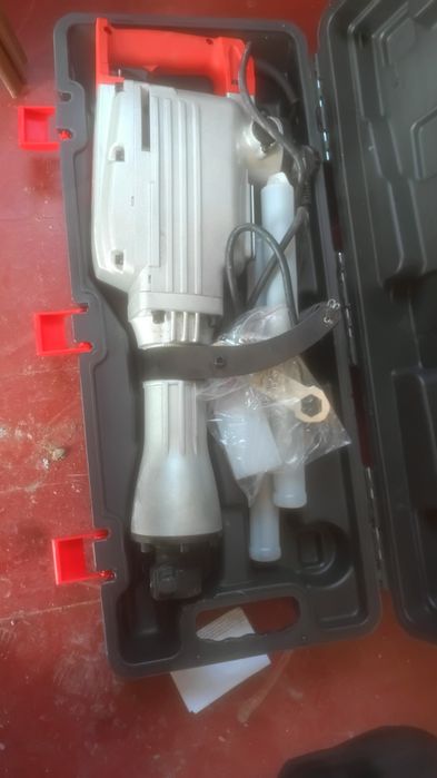 Продам електроінструмент 100