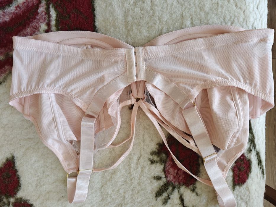 Jasno różowy biustonosz