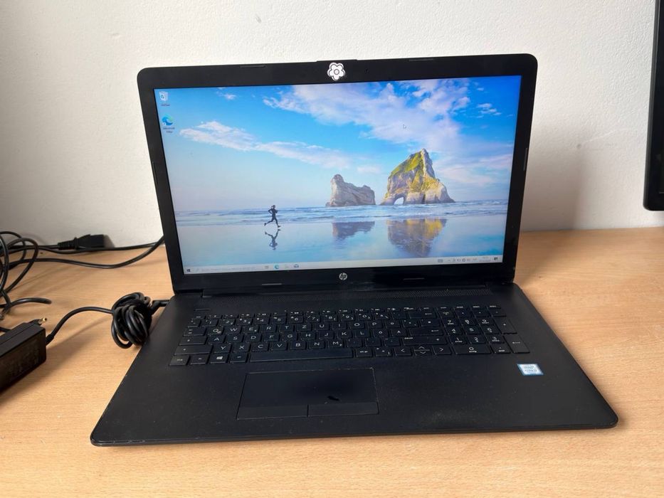 Ноутбук HP Intel Core i3-7020U / 4 ГБ / SSD 120 ГБ)