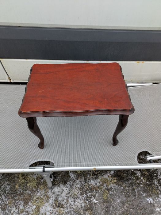 Stolik w stylu Ludwika