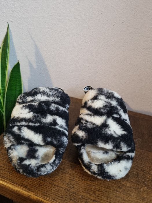 UGG kapcie ciapy klapki zebra futerko