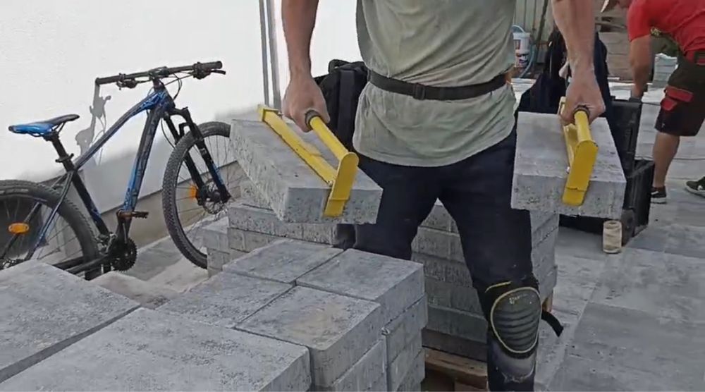 Захват для перенесення цегли, плитки, блоків