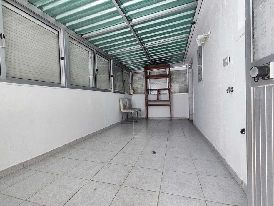 Arrenda-se Casa de porteira - Barreiro