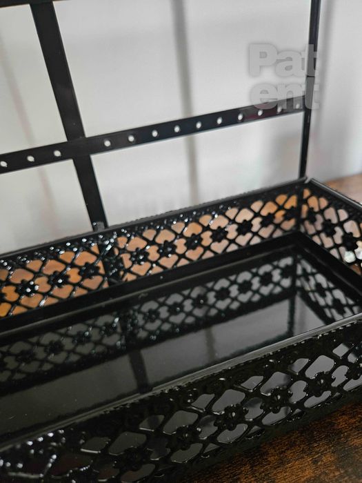 Szkatułka czarny metalowy na kolczyki biżuterię organizer ekspozytor