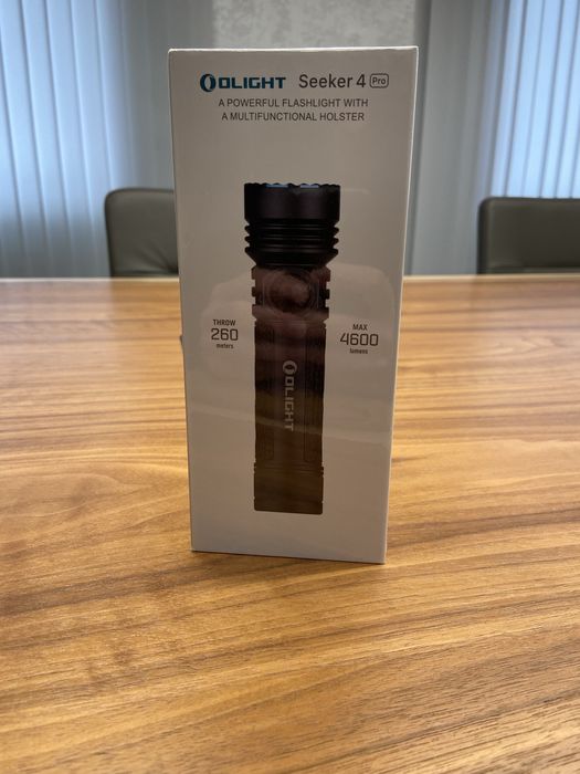 Тактично-пошуковий ліхтарик Olight Seeker 4 Pro