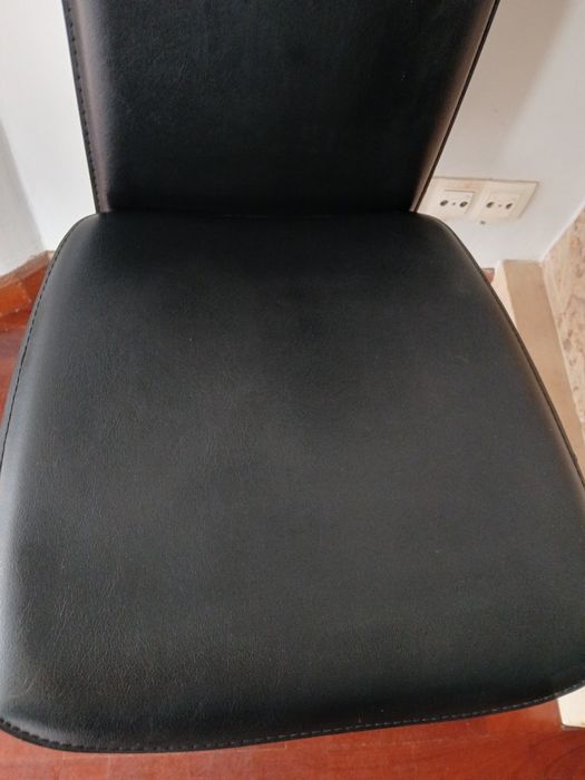 Conjunto de 6 cadeiras em pele