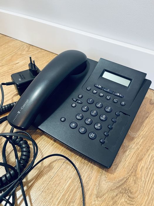 Telefon stacjonarny z okablowaniem pelnym