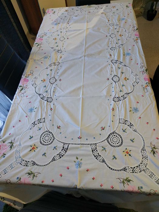 Toalha em linho bordada