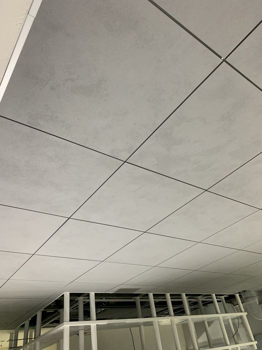 Монтаж подвесного потолка Армстронг.