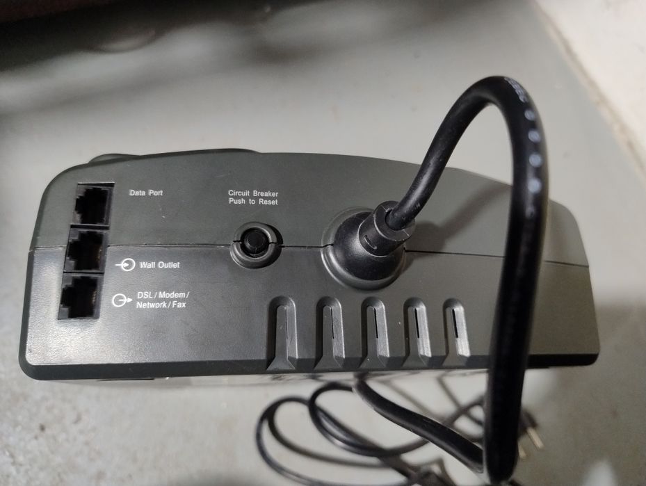 Zasilacz awaryjny UPS