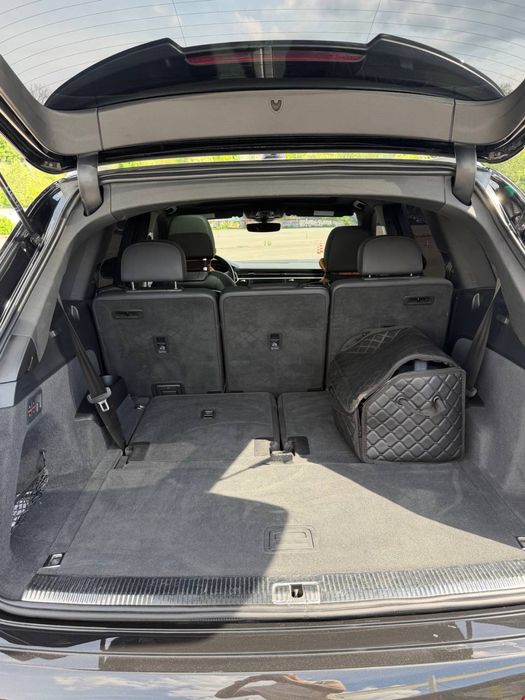 Продам Audi Q7 2022 року