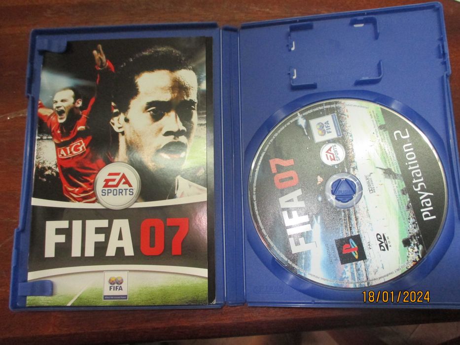 3 jogos para Playstation 2 - FIFA 07 e Pro evolution soccer 3 e 5
