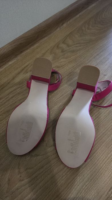 Босоніжки рожеві розові розовые устойчивый каблук стійкий квадратний