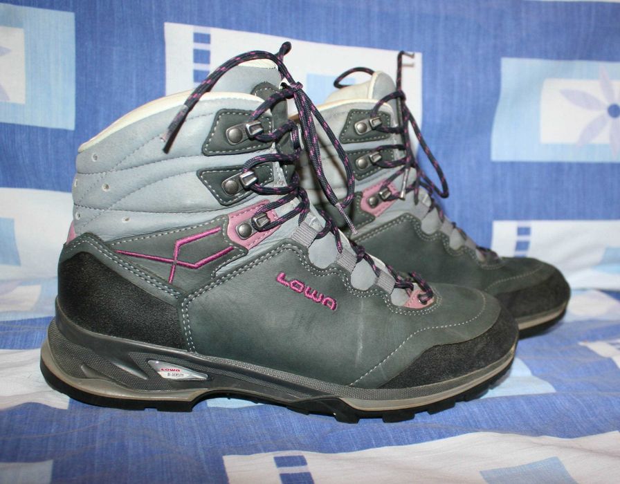 Походные кожаные кроссовки ботинки Lowa Light 40