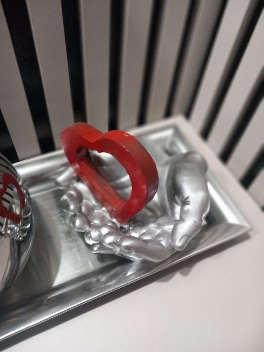 Dekoracja dłonie z gipsu ceramicznego