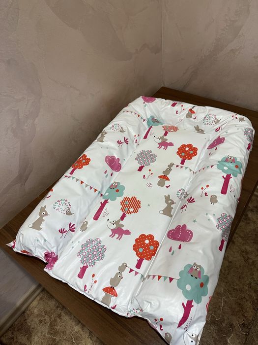 Пеленальний матрац для немовляти