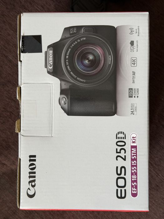 Фотоапарат Canon 250D