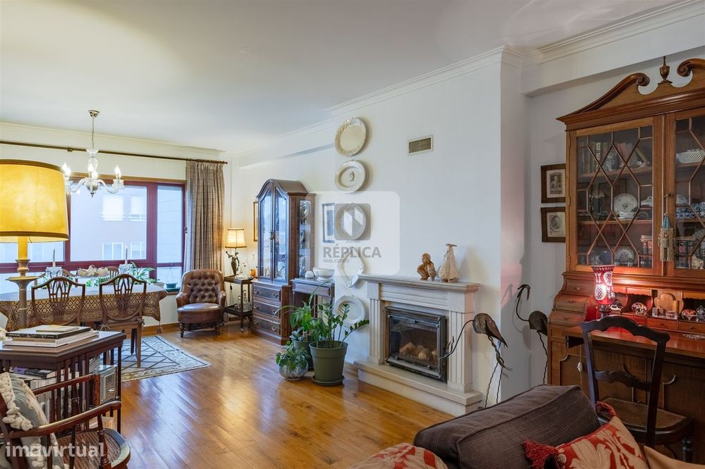 Apartamento T4 Com áreas generosas em Vilar do Paraíso — Mafamude E Vilar Do Paraíso, Porto