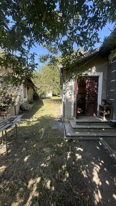 Чернівці; ділянка 20 сот. + 30 оренда; "під будівництво"; вул. Руська;