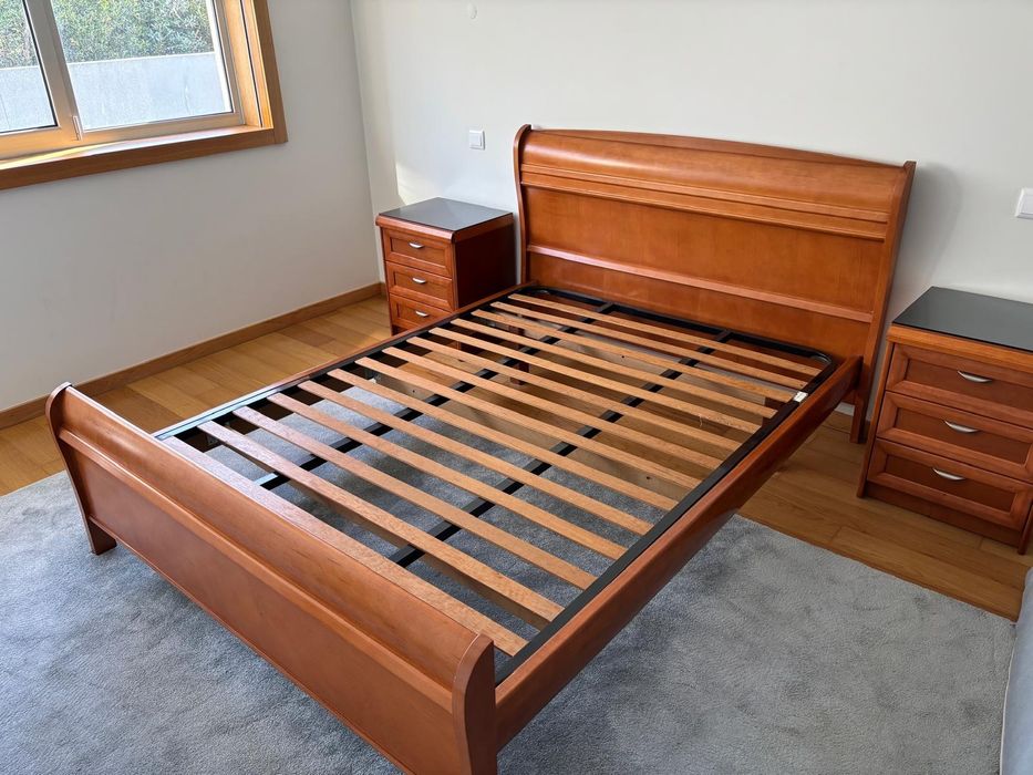 Conjunto quarto: cama + mesas cabeceira