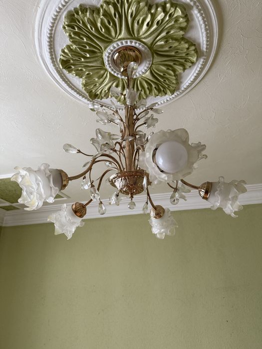 Люстра, в ідеальному страні