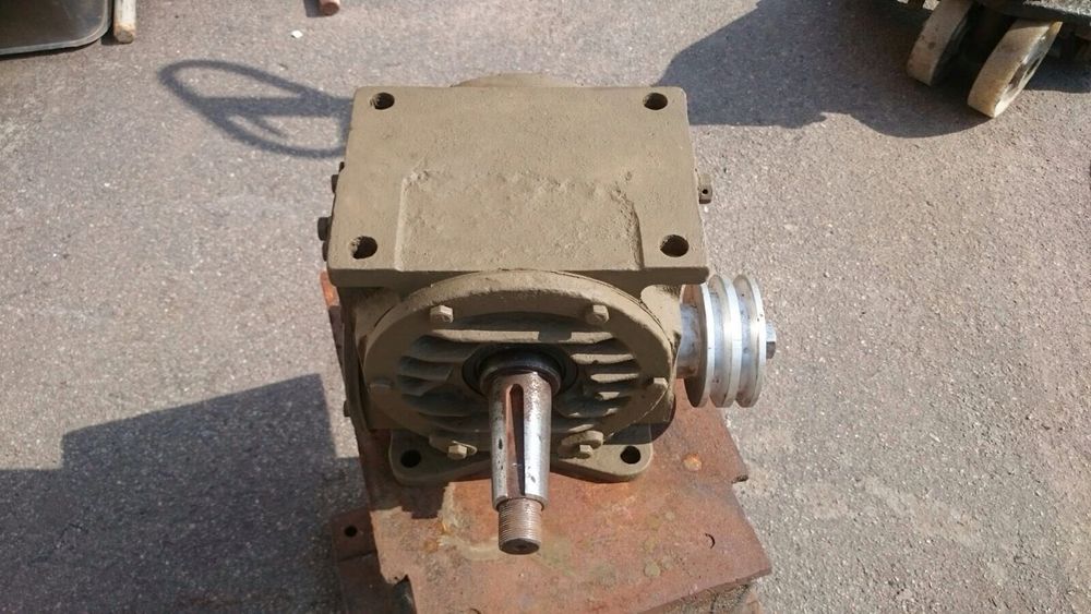 Продам редуктор Ч-100  коефіцієнт пониження 1/30