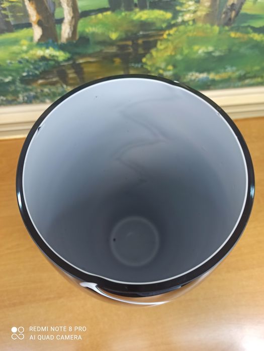 Szklany wazon – czarno-biały, nowoczesny design