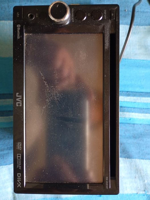 JVC auto radio modelo KW-AV61BT