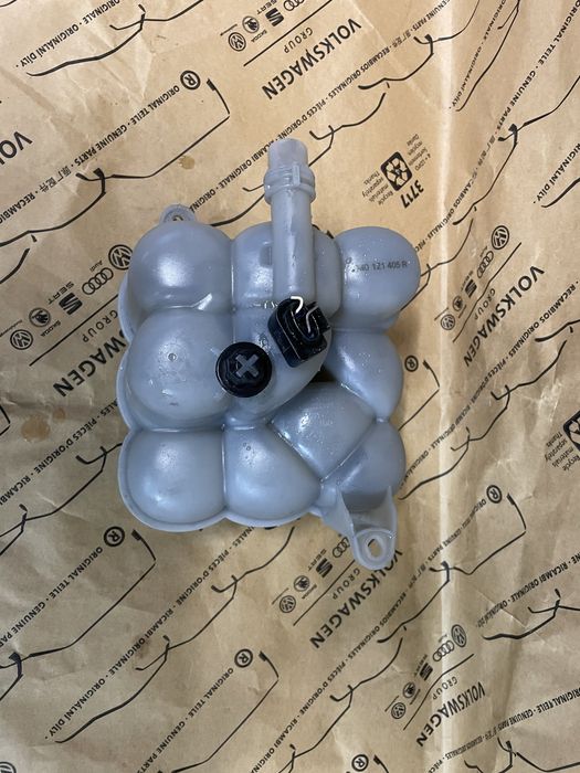 Розширювальний бачок антифризу Audi Q7 Q8 3.0TDI Бачок тосолу