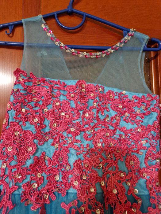 Продам сукню платья.