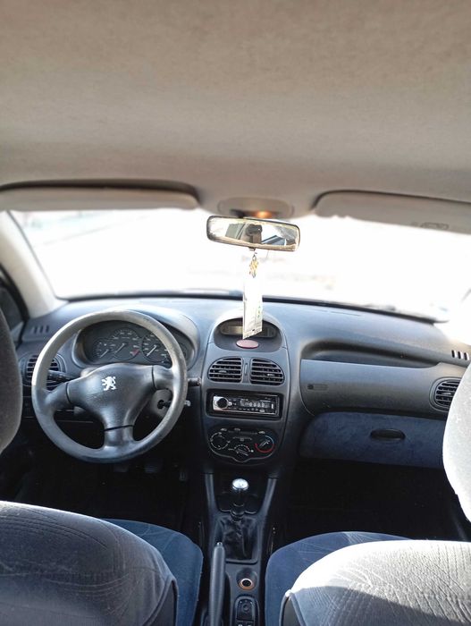 PEUGEOT 206 Hatchback (2A/C) 1.1 i Gasolina 60 cv / 44 kW 2001 — photo 2