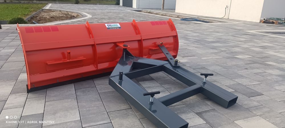 Pług do wózka widłowego 150 cm przy bazie ekip serwisowych