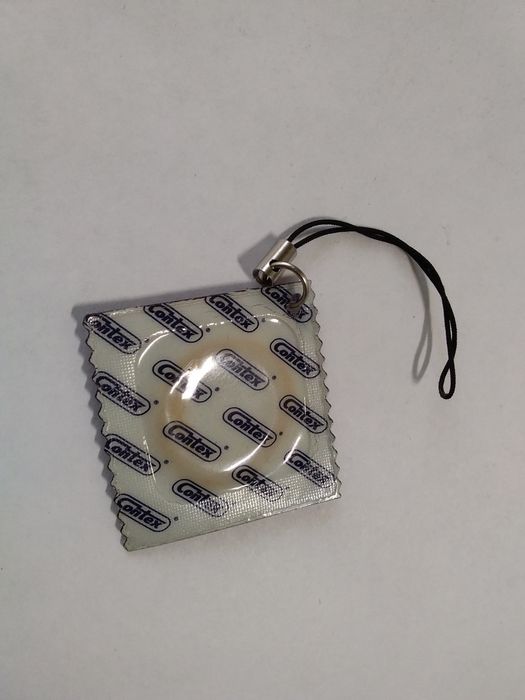 Брелок для телефону б/у з