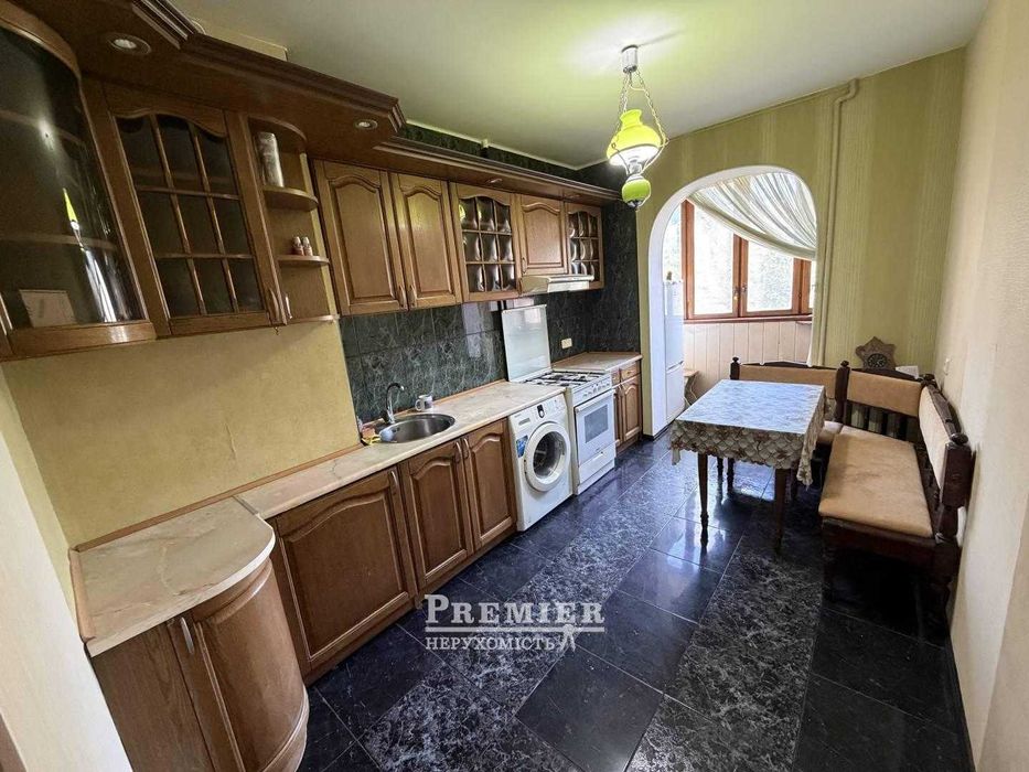 5-к. квартира 97.5 м² с ремонтом на ул. Ак. Королева