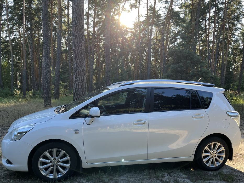 Продаж авто Toyota verso